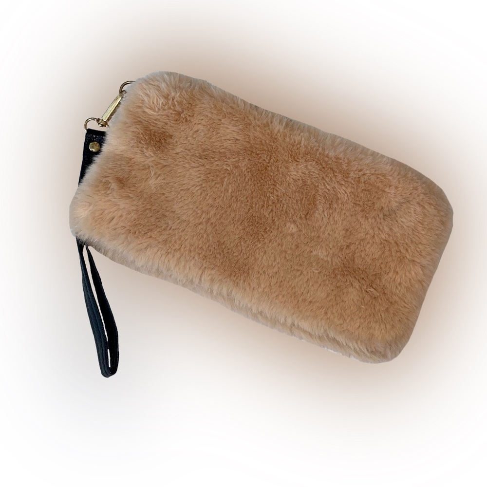 NWOT MACY’S CREAM FAUX FUR CLUTCH BAG ✨